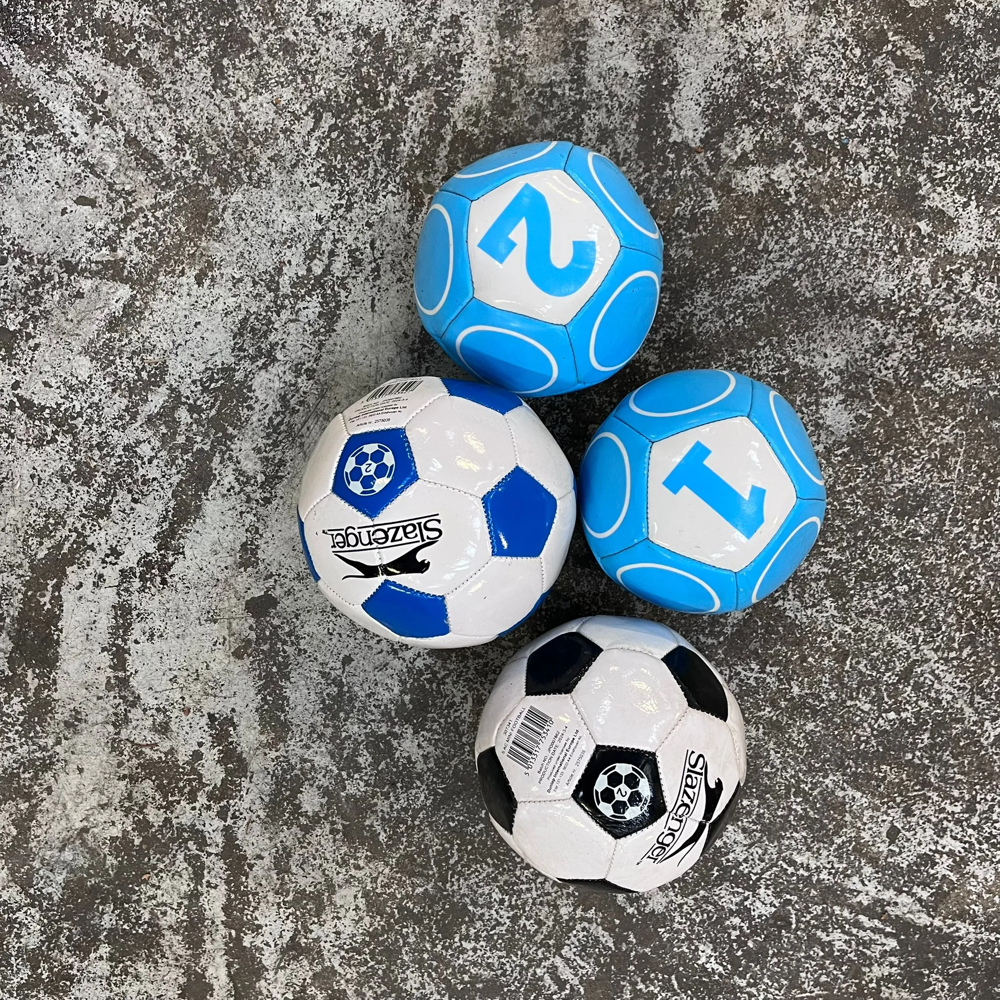 Petits ballons de foot