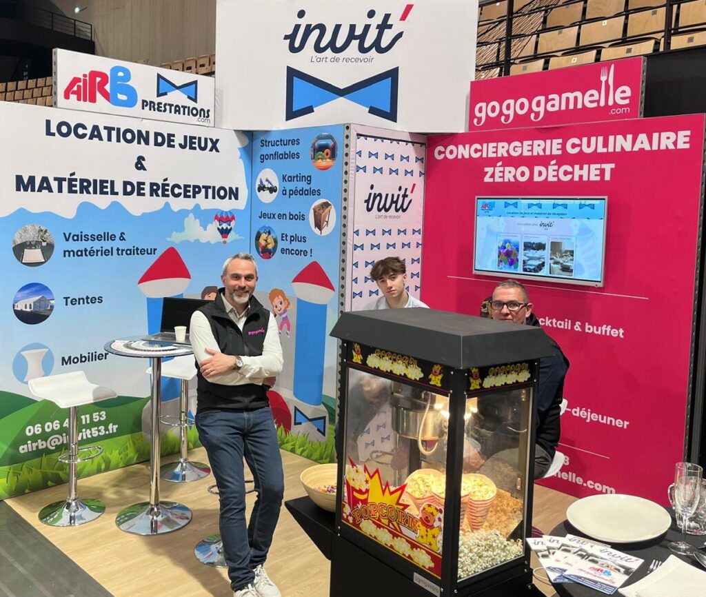 L'équipe Invit' et son stand à la première édition du Salon de Mariage de Laval